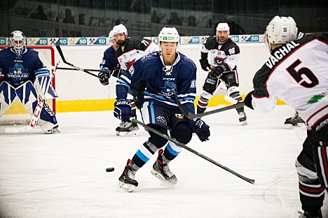 Horalé minutu od remízy v Chomutově. Podívejte se na sestřih atraktivního zápasu