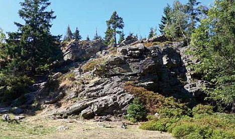 Skály strukturního původu a mrazové sruby