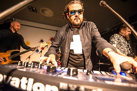 ALL FRIENDS DEAD - Turnov