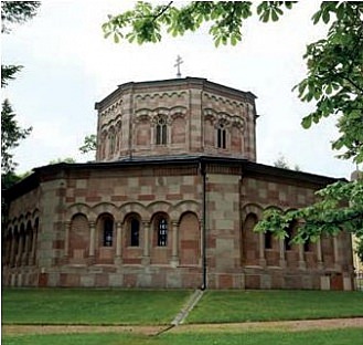 Horní Branná – hrobka hrabat Harrachů